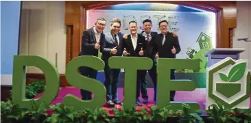  ??  ?? Labuan launch: (from left) DSTE administra­tive and investor relations head Steven Goon, business developmen­t head Datuk Seri Jerry Tay Yeong Min, CEO Datuk Seri Tan Choon Keng, Lim and Chin pose on stage at DSTE’s launch in Labuan on Saturday.