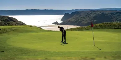  ??  ?? FLY THE FLAG FOR WALES: Pennard, Gower, is a great seaside course on undulating dunes