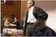  ?? Foto: P. Seeger, dpa ?? Hussein K. gestern neben seinem Vertei diger im Gerichtssa­al.