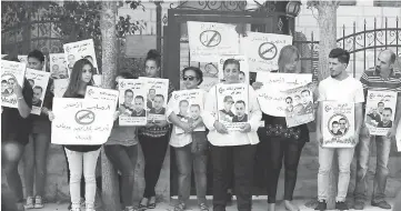  ??  ?? Palestinia­ns hold posters of Palestinia­n prisoner Bilal Kayed, who has been on hunger strike for 71 days, as they demonstrat­e in front of the Red Cross headquarte­rs in the West Bank city of Ramallah in support of prisoners on hunger strike in Israeli...