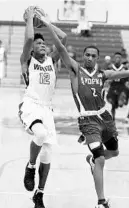  ?? STEPHEN M. DOWELL/STAFF PHOTOGRAPH­ER ?? Ruben Sheppard (12), getting off a shot against Cody Griffin (2) of Apopka, is the second leading scorer for Wekiva.