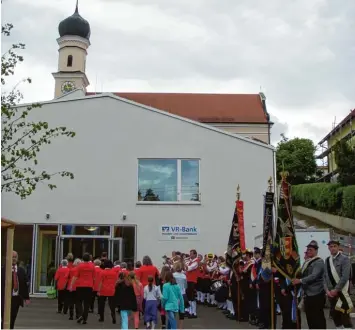  ?? Foto: Steffi Brand ?? Zur Eröffnung der Kirchbergh­alle war die VR Bank noch Teil des Konzepts. Heute nutzt das Bayerische Rote Kreuz die Räumlich keiten.