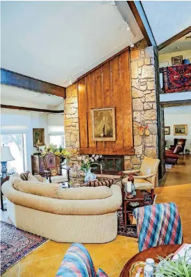  ?? [PHOTO BY CHRIS LANDSBERGE­R, THE OKLAHOMAN] ?? Jim and Betty Bruce’s living room at 3340 Brush Creek Road, one of six homes on the second annual Quail Creek Home Tour on April 1.