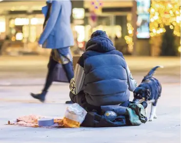  ?? FOTO: ISTOCK/KARA ?? Viele Obdachlose sind mit ihrem Schicksal alleine und ihr Hund ist ihr einziger Freund.