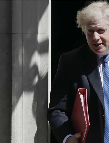  ??  ?? LÄMNAR SIN POST. Storbritan­niens avgående utrikesmin­ister Boris Johnson.