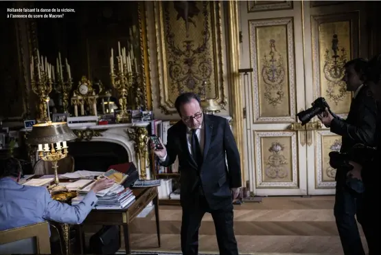  ??  ?? Hollande faisant la danse de la victoire, à l’annonce du score de Macron?