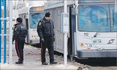  ?? CP PHOTO ?? Police investigat­e at the scene of a fatal stabbing of a bus driver at the University of Manitoba in Winnipeg, Tuesday.