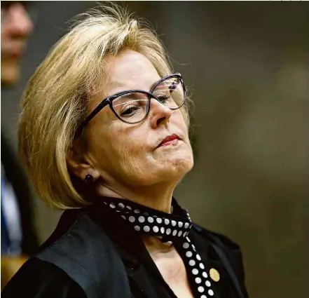  ?? Walterson Rosa/Framephoto/Folhapress ?? A ministra Rosa Weber na sessão desta quarta (4) do STF; ela votou contra o habeas corpus pedido pela defesa de Lula