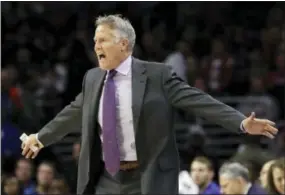  ?? MATT SLOCUM — THE ASSOCIATED PRESS ?? Sixers head coach Brett Brown yells to his team during the second half of Monday’s loss to the Suns in Philadelph­ia. Phoenix won 115-101.