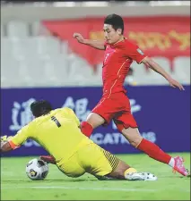  ?? REUTERS ?? China’s Wu Lei attempts to round Syria goalkeeper Ibrahim Alma during a World Cup Asian zone qualifying match on June 15. Wu insists playing in Spain with Espanyol has been an invaluable boost to his game and confidence.