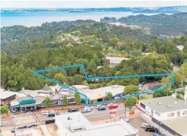  ??  ?? The properties at 408- 416 Titirangi Rd and the adjacent property at 490 South Titirangi Rd are roughly indicated within the blue line.