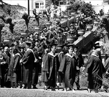  ?? RAY SMITH / CANWEST NEWS SERVICE ?? Graduates walk to their convocatio­n ceremony at Royal Roads University near Victoria, B. C., in June. With the number of undergradu­ates in Canada is expected to decline over the next three years, universiti­es are attempting to recruit more overseas...