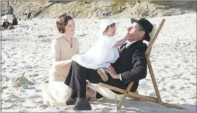  ??  ?? Yvonne et son époux (Lambert Wilson), avec leur petite fille trisomique, Anne.