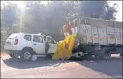  ?? HT PHOTO ?? The Renault Duster SUV crashed into the stationary truck that was being repaired on the road, killing four people.