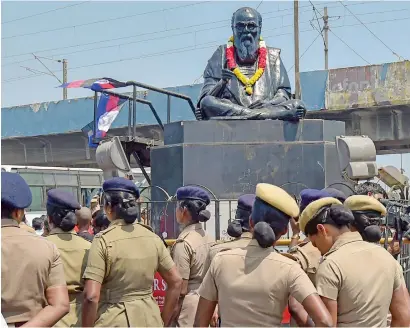  ?? PTI ?? Police personnel guard the statue of rationalis­t leader E.V. Ramasamy, popularly known as Periyar in Chennai on Wednesday. —