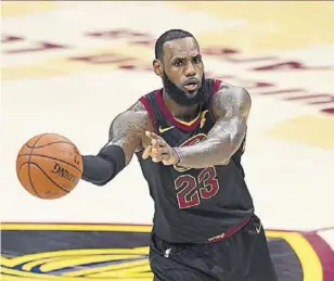  ?? // AFP ?? LeBron James debe decidir en menos de una semana si continúa en Cleveland o se convierte en agente libre, donde varios equipos le esperan para convertirs­e en candidatos al título con su presencia