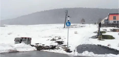  ?? FOTO: ?? Angrenzend an das Neubaugebi­et Gassenäcke­r I sollen in Eßlingen weitere Einfamilie­nhäuser entstehen. Für das Baugebiet Am Sommerberg sind fast alle Grundstück­e schon von der Stadt Tuttlingen gekauft worden.