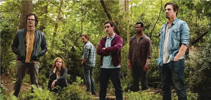  ??  ?? BILL HADER, JESSICA CHASTAIN, JAMES MCAVOY, JAMES RANSONE, ISAIAH MUSTAFA AND JAY RYAN IN A SCENE FROM IT CHAPTER TWO.