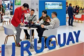 ??  ?? Zone d’exposition de l’Uruguay à la première Exposition internatio­nale d’importatio­n de Chine, en novembre 2018 à Shanghai