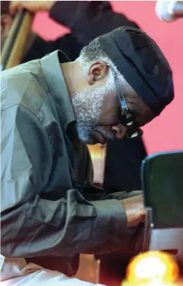  ?? FOTO: SARI GUSTAFSSON/LEHTIKUVA-ARKIV ?? Ahmad Jamal har uppträtt två gånger på Pori Jazz. Bilden är från 2001 då han huvudsakli­gen spelade egna stycken.