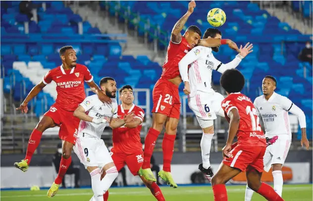  ?? Reuters ?? ↑
Sevilla and Real Madrid players in action during their Spanish League match on Sunday.