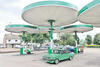  ?? ?? In Birstall, Leicesters­hire, in the east Midlands of England, United Kingdom, shows a Red Hill petrol station with six circular canopies.