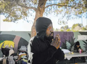  ?? Caroline Brehman Las Vegas Review-Journal ?? Deshan Banks looks out while chatting with a friend Thursday at the homeless courtyard.