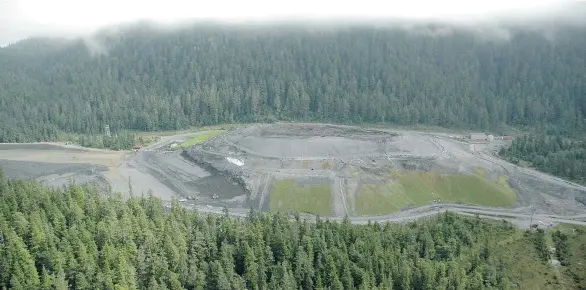  ??  ?? The Greens Creek gold mine in Alaska has filtered its tailings and dry stacked them for more than two decades, but other miners say the method is not suited to cold, wet climates.