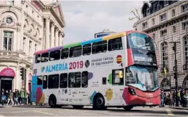  ??  ?? Originelle Werbeaktio­n: In London warb zeitweilig ein Doppeldeck­erbus für den gastronomi­schen Tourismus in Almería.