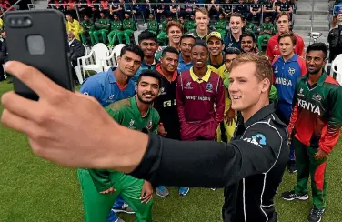  ?? PHOTOSPORT ?? New Zealand under-19s captain Kaylum Boshier takes a selfie with the respective opposition skippers ahead of the ICC Under-19 Cricket World Cup.