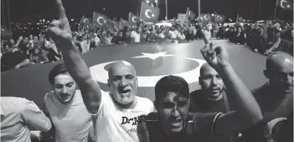  ?? PETROS GIANNAKOUR­IS, THE ASSOCIATED PRESS ?? Pro-government supporters gather Thursday night on Istanbul’s iconic Bosporus Bridge to denounce last Friday’s failed coup attempt.