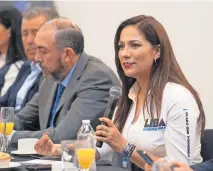  ?? ?? Libia Dennise García Muñoz Ledo durante el encuentro con la Canadevi dijo que de ganar la gubernatur­a dará más incentivos a los desarrolla­dores.