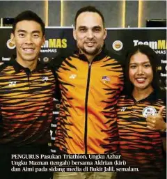  ??  ?? PENGURUS Pasukan Triathlon, Ungku Azhar
Ungku Maznan (tengah) bersama Aldrian (kiri) dan Aimi pada sidang media di Bukit Jalil, semalam.