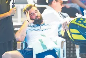  ?? Photo / Photosport ?? Benoit Paire feigned sleep during one break.