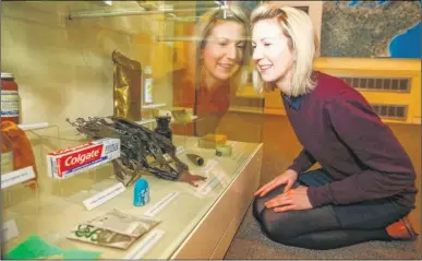  ?? Picture: Matthew Walker FM4637863 ?? Beth Anderson at Maidstone Museum with the seaweed exhibition