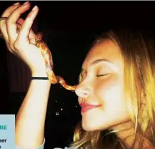  ??  ?? HAYDEN PANETTIERE shares the love with her corn snake