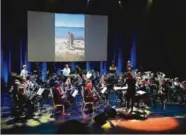  ??  ?? BILDER: Akkompagne­rer gjerne konsertene inne når Arendal Byorkester spiller opp.