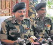  ?? NITIN KANOTRA/HT ?? ■ BSF director general KK Sharma, along with IG Ram Avtar, addressing a press conference in Jammu on Friday.