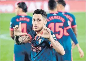  ?? FOTO: EFE ?? OCampos, celebrando su gol ante el Almería en la Copa. El Sevilla no baja la guardia