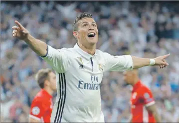  ??  ?? El portugués Cristiano Ronaldo, del Real Madrid, celebra su tercer gol frente al Bayern Múnich, ayer en el Estadio Santiago Bernabéu