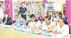  ??  ?? BARISAN lima panel juri yang mengadili pertanding­an poetry recitation sempena Karnival Perpaduan BI 2019 peringkat negeri Sabah di Sandakan termasuk wakil dari KPM (tengah).