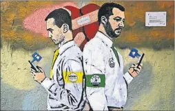  ??  ?? GRAFITI. Di Maio, del Cinco Estrellas, y el líder de la Liga.