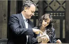  ?? Foto: Falcon ?? Tom Hanks potřetí Tentokrát mu ve filmu podle Dana Browna v pátrání pomáhá sličná doktorka (Felicity Jonesová).