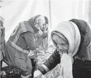  ?? LYNSEY ADDARIO/THE NEW YORK TIMES ?? People seek help after a building exploded on March 20 in Kyiv, Ukraine.