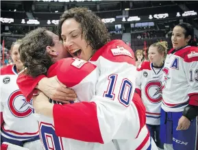  ?? — POSTMEDIA NEWS ?? Les Canadienne­s’ Noemie Marin hugs a teammate after winning the Clarkson Cup in Ottawa on Sunday.