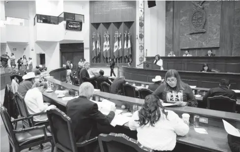  ?? FOTO: EL DEBATE ?? &gt; Diputados locales, durante sesión ordinaria en el Congreso del Estado.