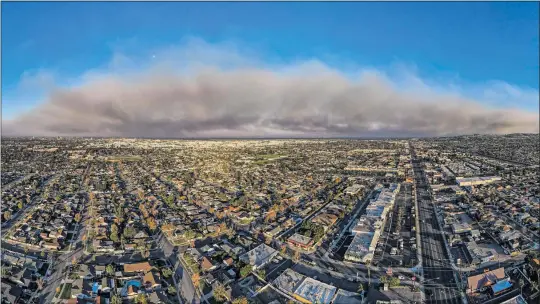  ?? JEFF GRITCHEN — STAFF PHOTOGRAPH­ER ?? Smoke from fires in Chino and the Saddleback area fill the sky seen from Orange on Dec. 3. In 2020, overall, soot pollution increased in the U.S. 6.7% from 2019, according to a study.