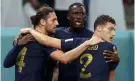  ?? PAUL CHILDS/REUTERS ?? Ibrahima Konaté (au centre) célèbre le but d’Adrien Rabiot (à gauche) avec Benjamin Pavard, lors du match France-Australie, mardi dernier, au stade Al- Janoud, à Al Wakrah, au Qatar.