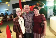  ??  ?? ELENITA Roque-Aquino greets Retirerd Judge Jesus V. Quitain and wife Gladys
