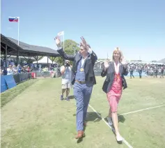  ??  ?? Internatio­nal Tennis Hall of Fame inductees Helena Sukova (right) and Michael Stich wave to the crowd following an induction ceremony on July 21, 2018 in Newport, Rhode Island. —AFP photo